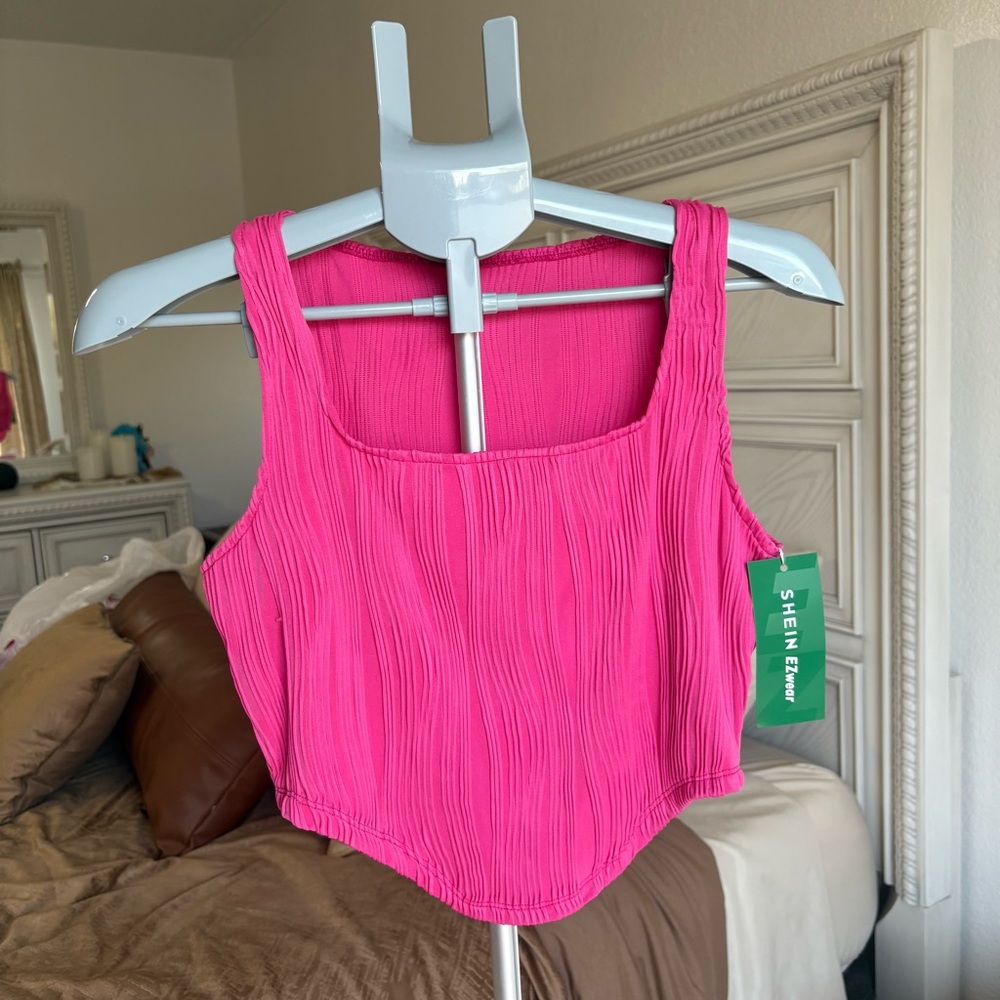 SHEIN Fuchsia Crop Top